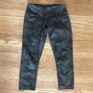 Lululemon Camo Crops size 4